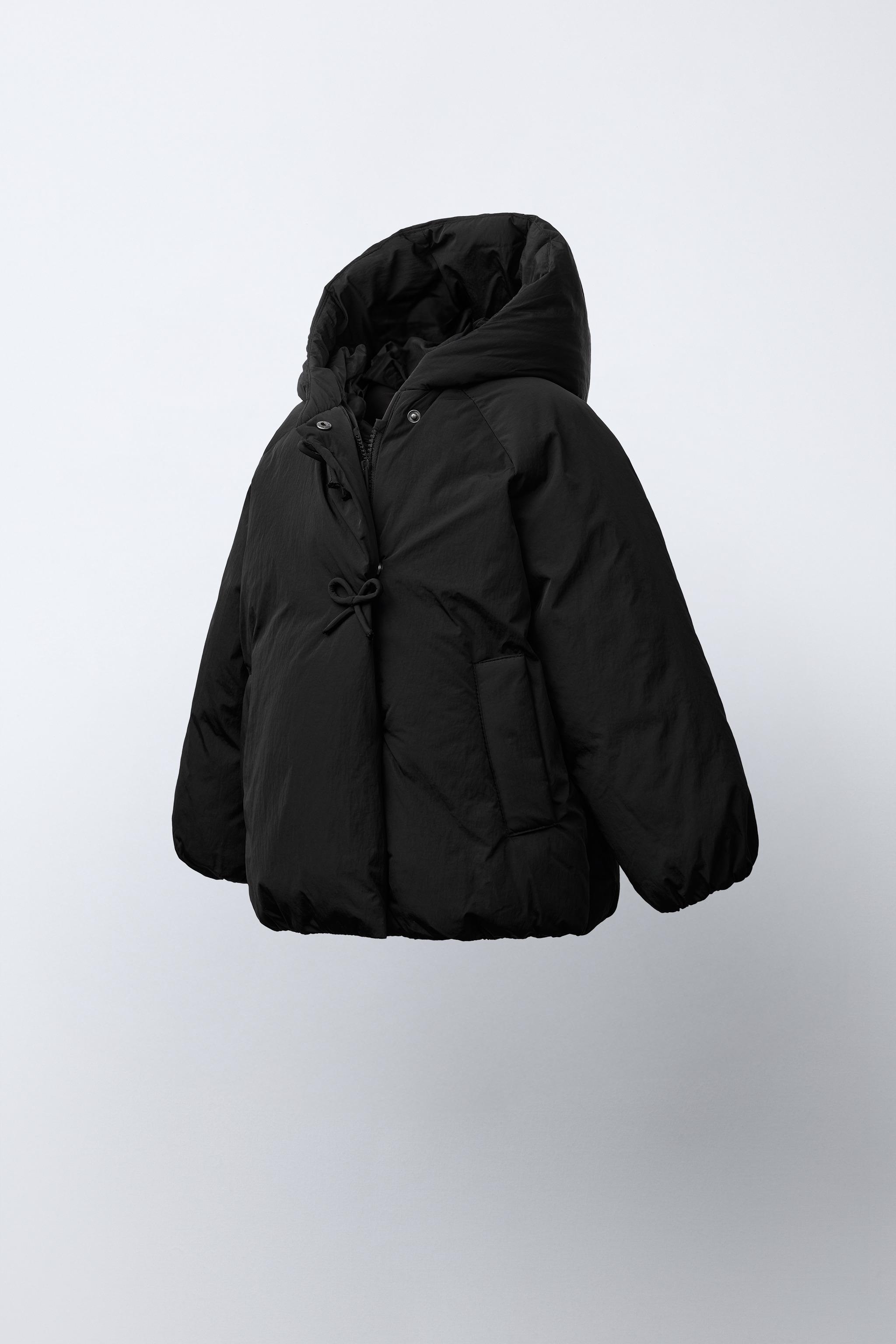 MANTEAU À BOUTONNAGE CROISÉ AVEC CAPUCHE ET LACETS